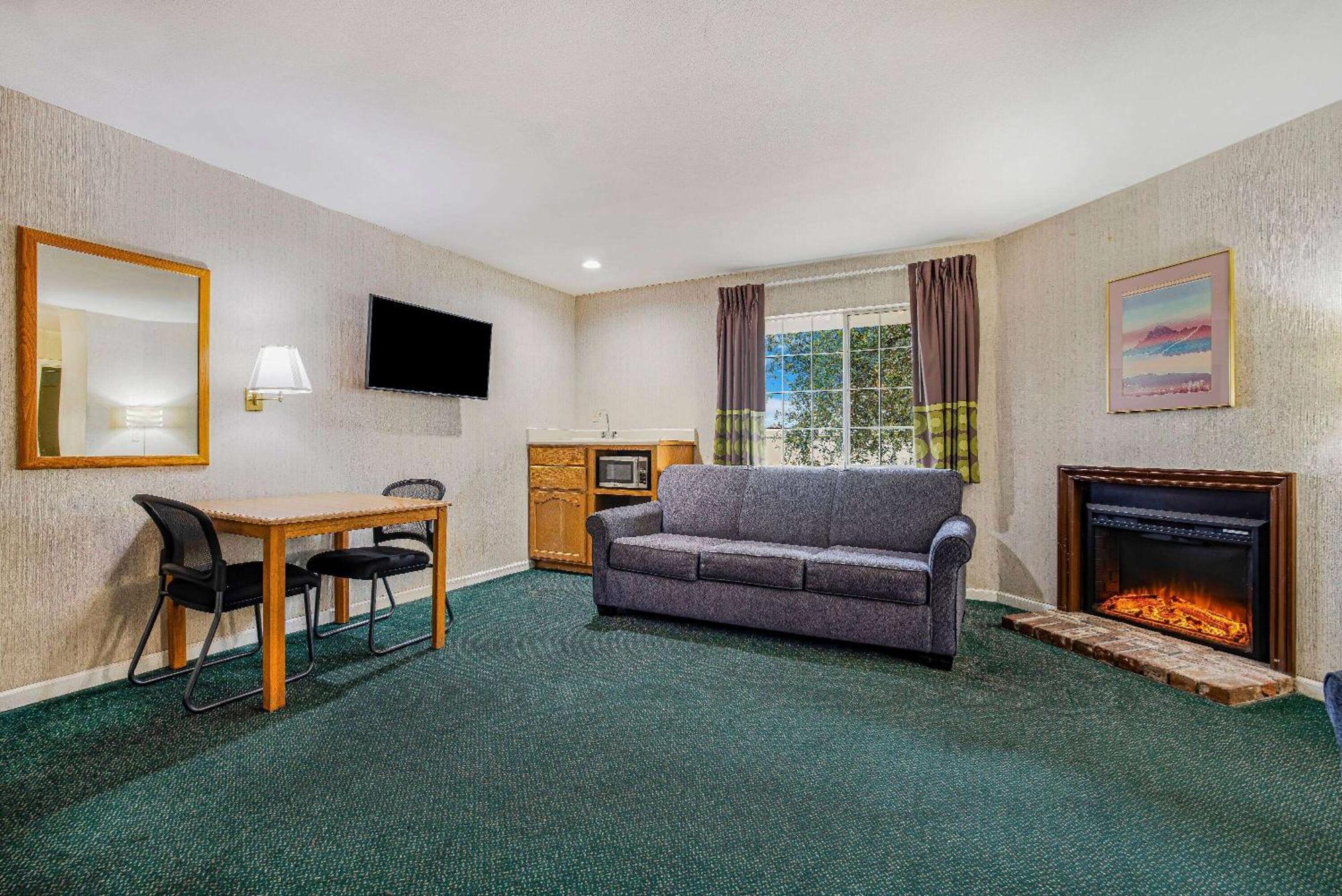Hotel Super 8 By Wyndham Auburn Exterior foto