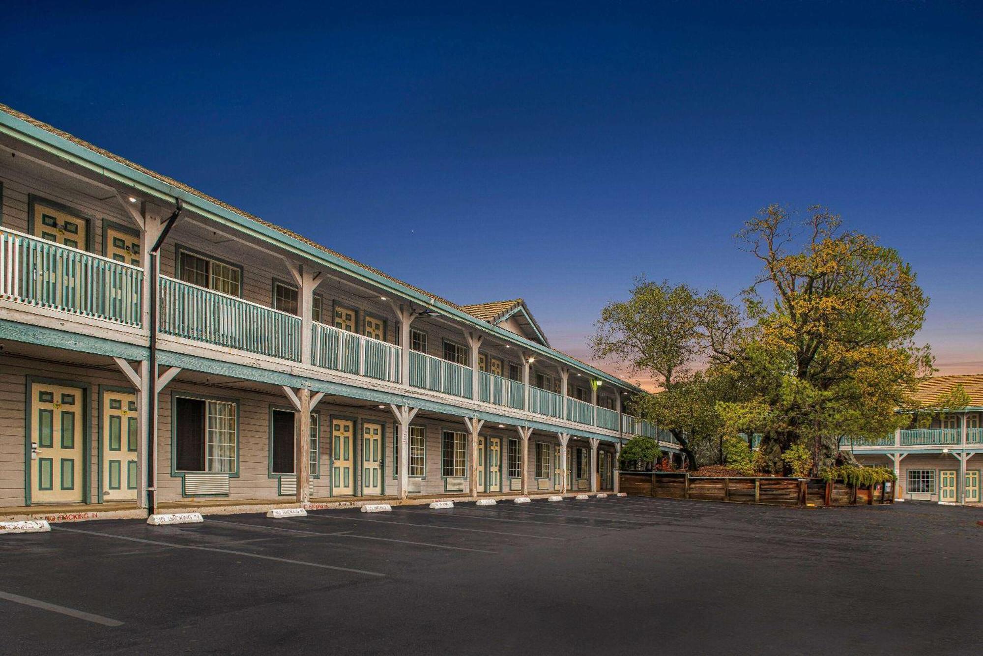 Hotel Super 8 By Wyndham Auburn Exterior foto